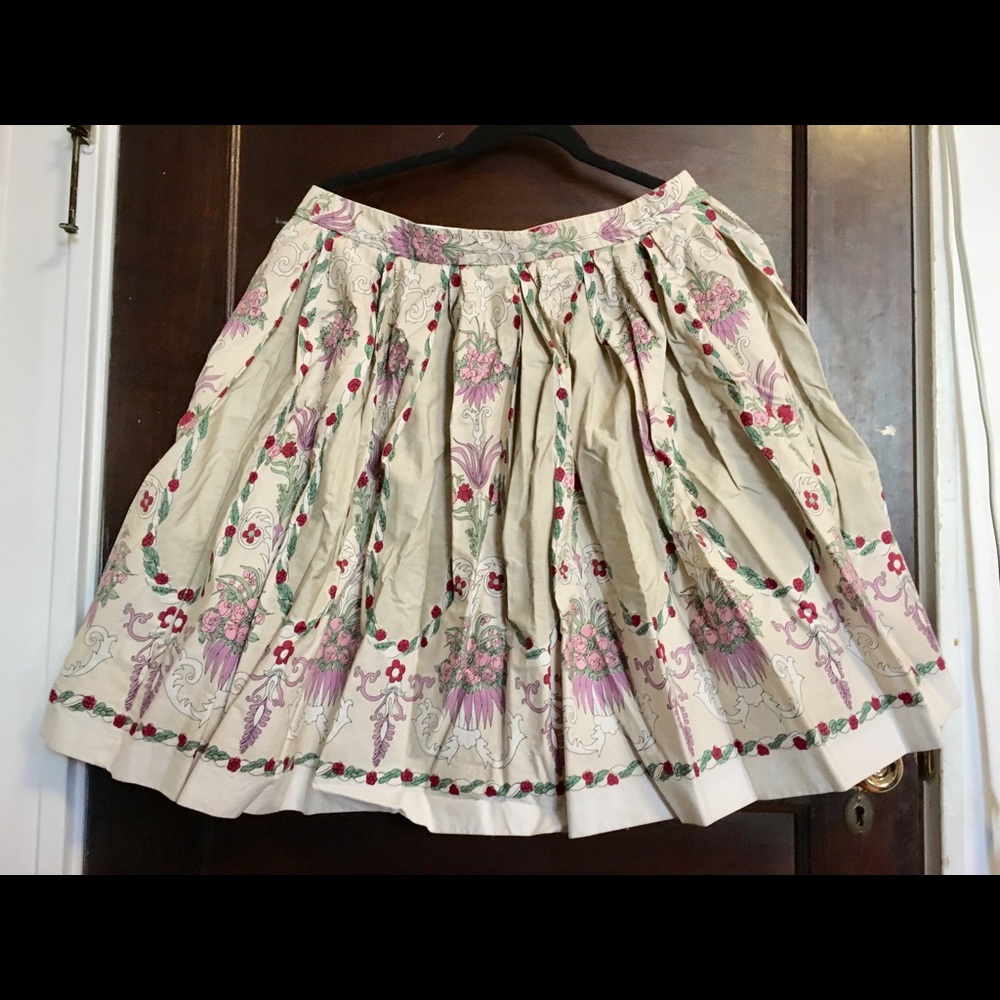 Betsey Johnson skirt, pleated flare, size 10